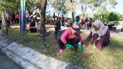 Aksi Hijau di Anjungan Losari, Ketua TP PKK Makassar Tanam Bougenville dan Kompos Biopori