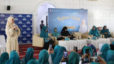 TP PKK Kota Makassar Hadirkan Ustadzah Dewi Yull Bahas Makna Ikhlas dan Titipan Allah