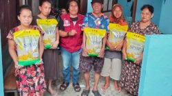 Ketua RT.004 RW.008 Maccini Sombala Salurkan Bantuan Beras dari Gaji Pertama Jelang Akhir Ramadhan