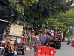 Puluhan Tahun Bertahan, PKL Mariso Bongkar Lapak Secara Mandiri demi Penataan Kota